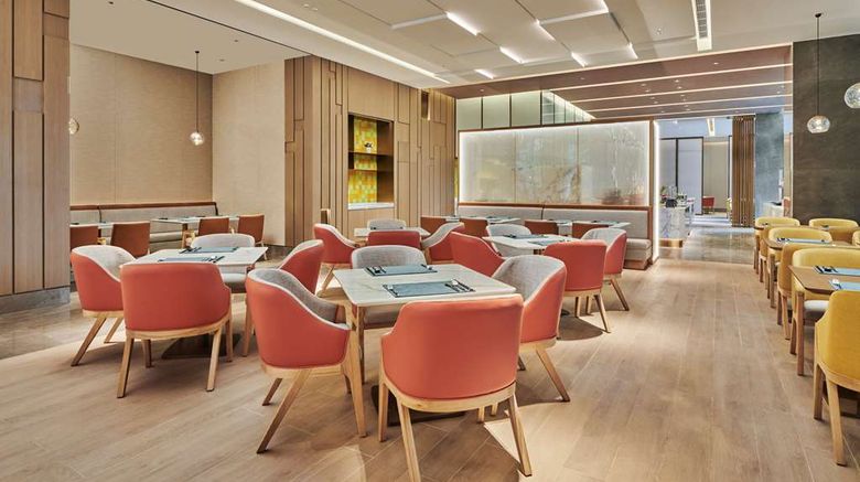 <b>Hilton Garden Inn Shenzhen Guangming Restaurant</b>. Images powered by <a href="https://iceportal.shijigroup.com/" title="IcePortal" target="_blank">IcePortal</a>.