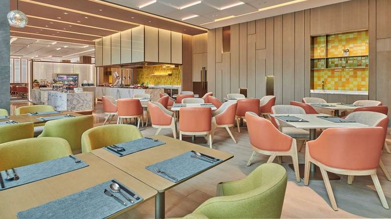 <b>Hilton Garden Inn Shenzhen Guangming Restaurant</b>. Images powered by <a href="https://iceportal.shijigroup.com/" title="IcePortal" target="_blank">IcePortal</a>.