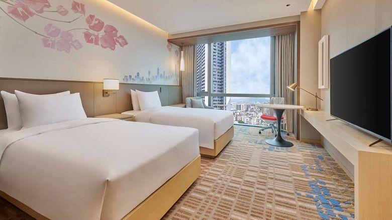 <b>Hilton Garden Inn Shenzhen Guangming Room</b>. Images powered by <a href="https://iceportal.shijigroup.com/" title="IcePortal" target="_blank">IcePortal</a>.
