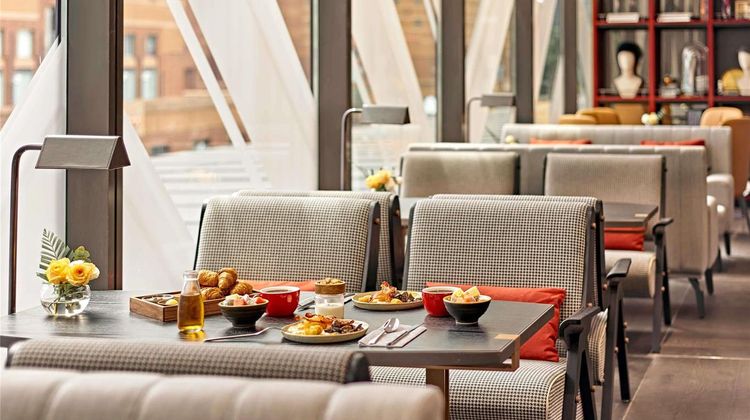 Pullman Singapore Orchard Room