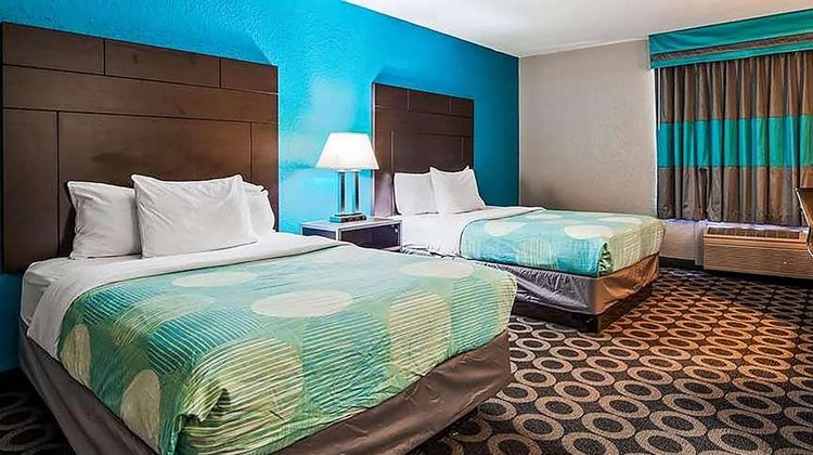 Travelodge by Wyndham Downtown NE Room