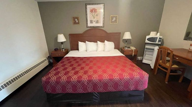 <b>Super 8 by Wyndham Pembroke Room</b>. Images powered by <a href="https://iceportal.shijigroup.com/" title="IcePortal" target="_blank">IcePortal</a>.
