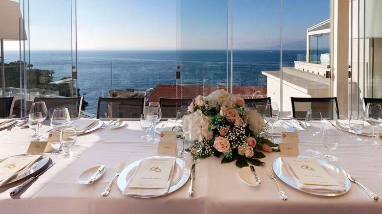 <b>Continental Hotel Restaurant</b>. Images powered by <a href="https://iceportal.shijigroup.com/" title="IcePortal" target="_blank">IcePortal</a>.