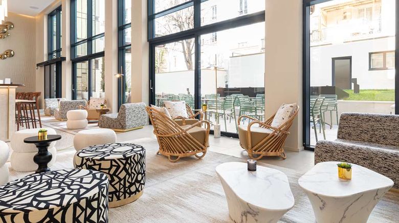 <b>Hotel YAC Paris Clichy Radisson Individ Lobby</b>. Images powered by <a href="https://iceportal.shijigroup.com/" title="IcePortal" target="_blank">IcePortal</a>.