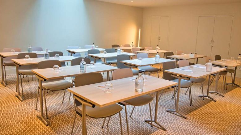 <b>Hotel YAC Paris Clichy Radisson Individ Meeting</b>. Images powered by <a href="https://iceportal.shijigroup.com/" title="IcePortal" target="_blank">IcePortal</a>.