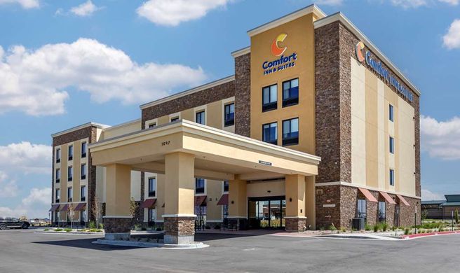 Comfort Inn & Suites Bennett Exterior