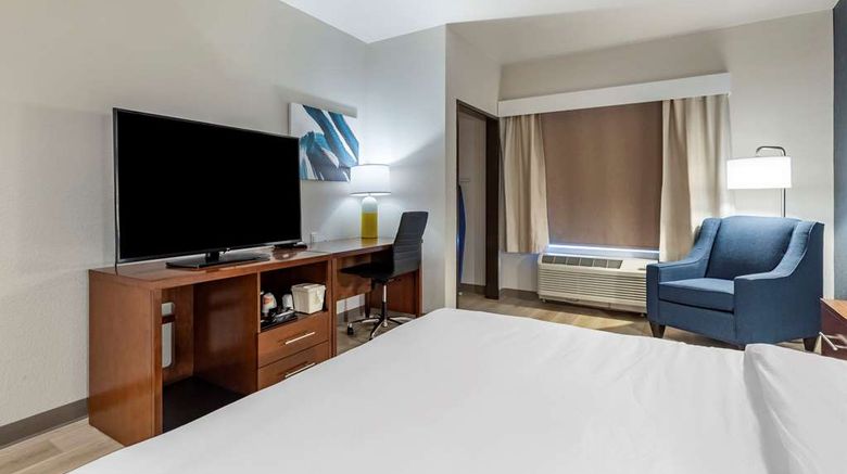 <b>Comfort Inn & Suites Bennett Suite</b>. Images powered by <a href="https://iceportal.shijigroup.com/" title="IcePortal" target="_blank">IcePortal</a>.