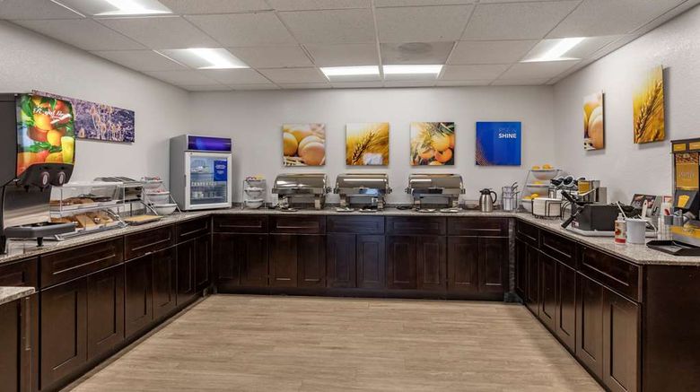 <b>Comfort Inn & Suites Bennett Restaurant</b>. Images powered by <a href="https://iceportal.shijigroup.com/" title="IcePortal" target="_blank">IcePortal</a>.