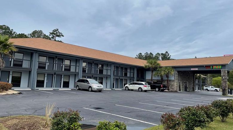 Baymont by Wyndham Ridgeland I-95 Exterior. Images powered by <a href="https://iceportal.shijigroup.com" target="_blank" rel="noopener">Ice Portal</a>.