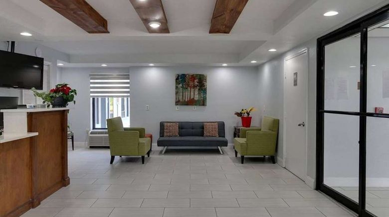 <b>Baymont by Wyndham Ridgeland I-95 Lobby</b>. Images powered by <a href="https://iceportal.shijigroup.com/" title="IcePortal" target="_blank">IcePortal</a>.