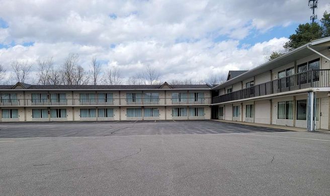 Days Inn by Wyndham Birch Run Exterior