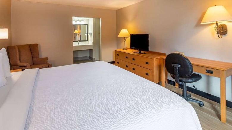 <b>Days Inn by Wyndham Birch Run Room</b>. Images powered by <a href="https://iceportal.shijigroup.com/" title="IcePortal" target="_blank">IcePortal</a>.
