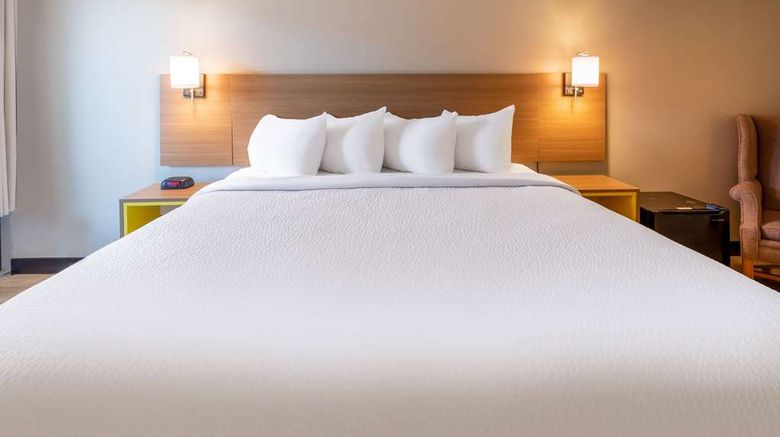 <b>Days Inn by Wyndham Birch Run Room</b>. Images powered by <a href="https://iceportal.shijigroup.com/" title="IcePortal" target="_blank">IcePortal</a>.