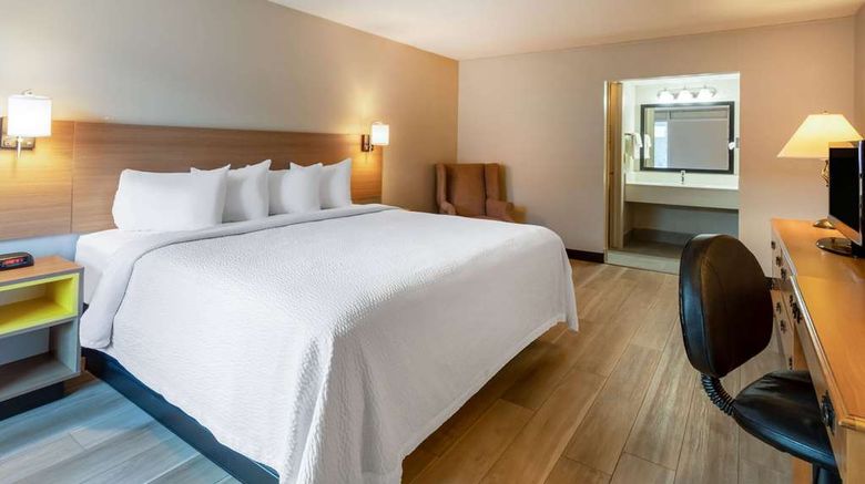 <b>Days Inn by Wyndham Birch Run Room</b>. Images powered by <a href="https://iceportal.shijigroup.com/" title="IcePortal" target="_blank">IcePortal</a>.