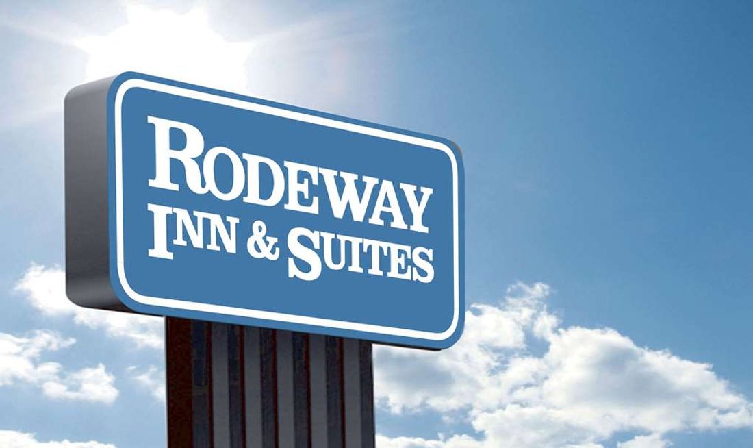 Rodeway Inn & Suites Exterior