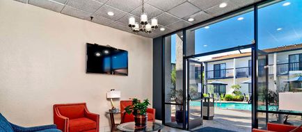 Quality Inn & Suites Lobby