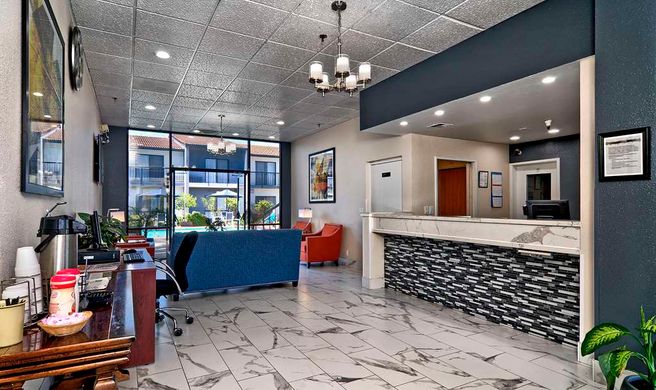 Quality Inn & Suites Lobby