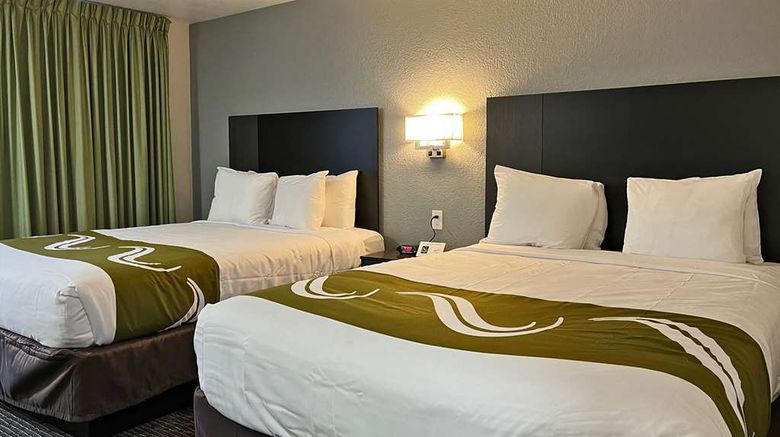 <b>Quality Inn & Suites Room</b>. Images powered by <a href="https://iceportal.shijigroup.com/" title="IcePortal" target="_blank">IcePortal</a>.