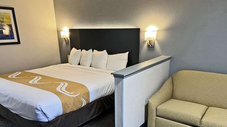 Quality Inn & Suites Suite