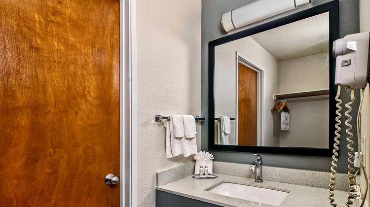 Quality Inn & Suites Room