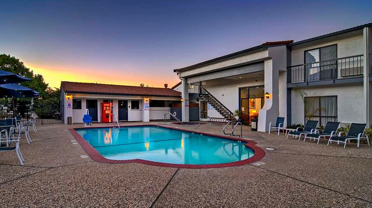 Quality Inn & Suites Pool