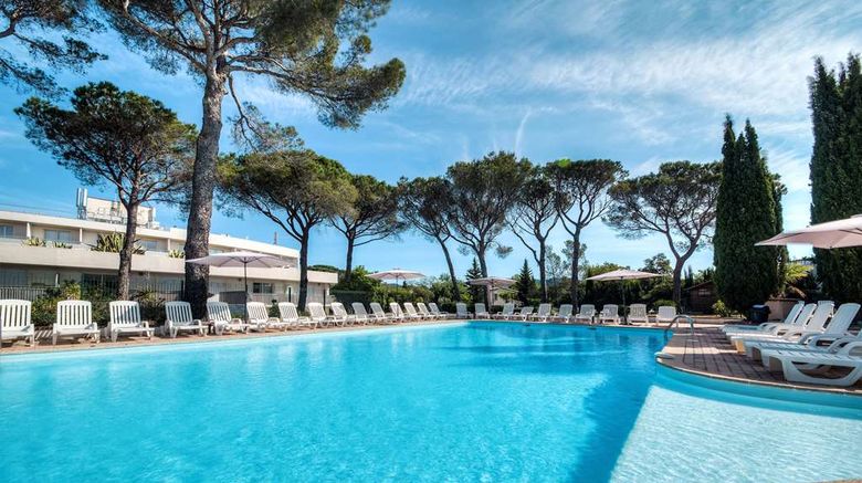 <b>Comfort Aparthotel Frejus Pool</b>. Images powered by <a href="https://iceportal.shijigroup.com/" title="IcePortal" target="_blank">IcePortal</a>.