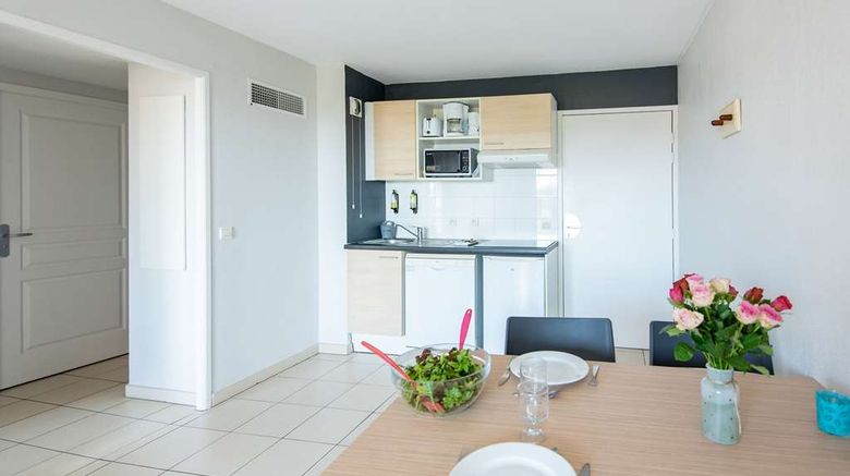 <b>Comfort Aparthotel Frejus Room</b>. Images powered by <a href="https://iceportal.shijigroup.com/" title="IcePortal" target="_blank">IcePortal</a>.