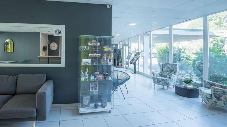 <b>Comfort Aparthotel Frejus Lobby</b>. Images powered by <a href="https://iceportal.shijigroup.com/" title="IcePortal" target="_blank">IcePortal</a>.
