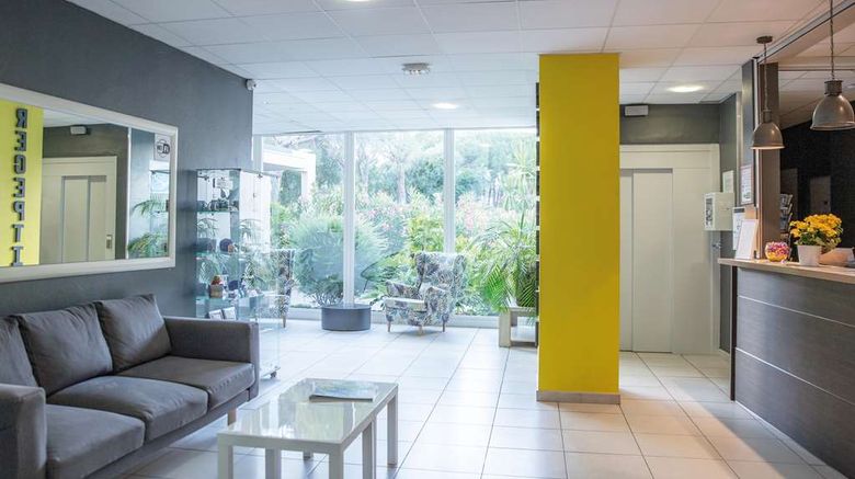 <b>Comfort Aparthotel Frejus Lobby</b>. Images powered by <a href="https://iceportal.shijigroup.com/" title="IcePortal" target="_blank">IcePortal</a>.