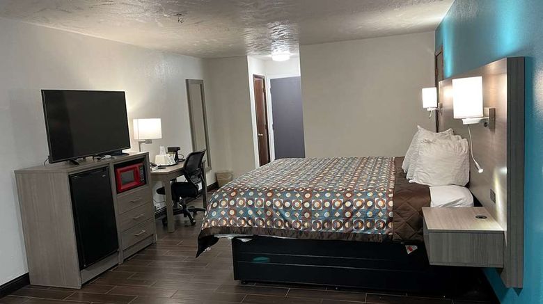 <b>Baymont by Wyndham Omaha South Room</b>. Images powered by <a href="https://iceportal.shijigroup.com/" title="IcePortal" target="_blank">IcePortal</a>.