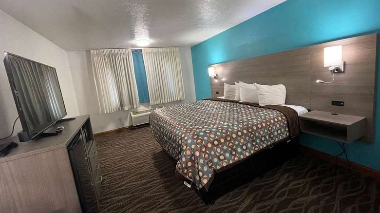 <b>Baymont by Wyndham Omaha South Room</b>. Images powered by <a href="https://iceportal.shijigroup.com/" title="IcePortal" target="_blank">IcePortal</a>.