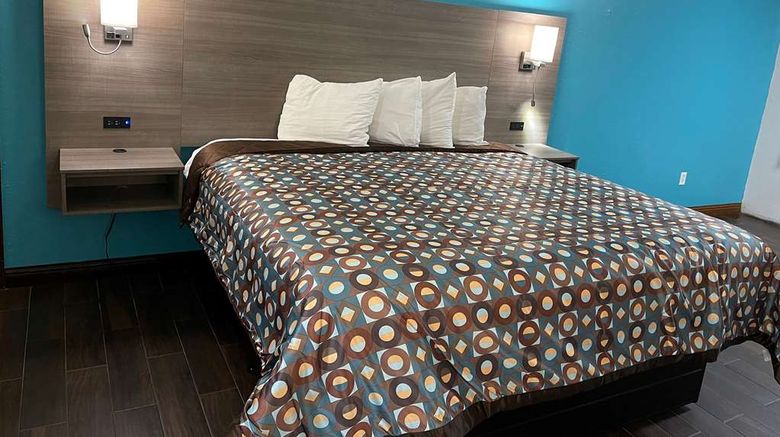 <b>Baymont by Wyndham Omaha South Room</b>. Images powered by <a href="https://iceportal.shijigroup.com/" title="IcePortal" target="_blank">IcePortal</a>.