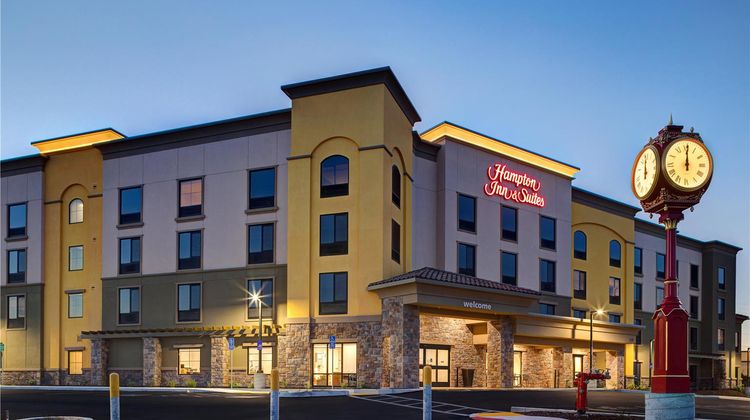 Hampton Inn & Suites Marina Exterior