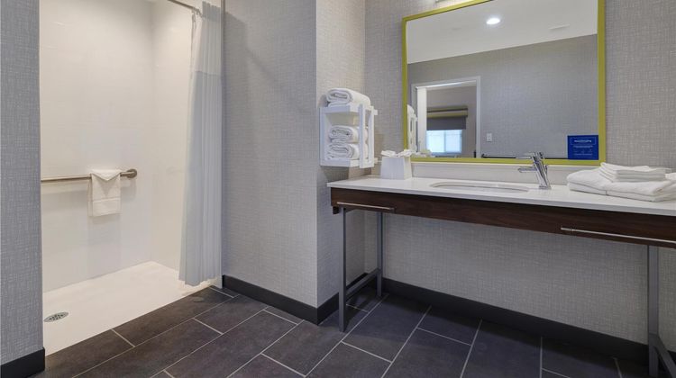 Hampton Inn & Suites Marina Room