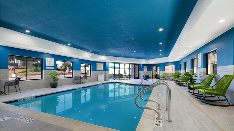 <b>Hampton Inn & Suites Marina Pool</b>. Images powered by <a href="https://iceportal.shijigroup.com/" title="IcePortal" target="_blank">IcePortal</a>.