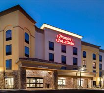Hampton Inn & Suites Marina Exterior