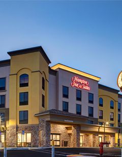 Hampton Inn & Suites Marina