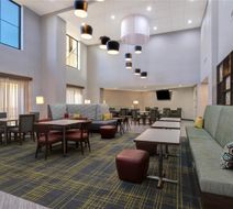 Hampton Inn & Suites Marina Lobby