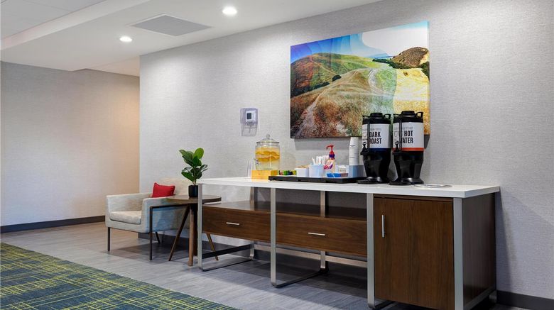 <b>Hampton Inn & Suites Marina Lobby</b>. Images powered by <a href="https://iceportal.shijigroup.com/" title="IcePortal" target="_blank">IcePortal</a>.