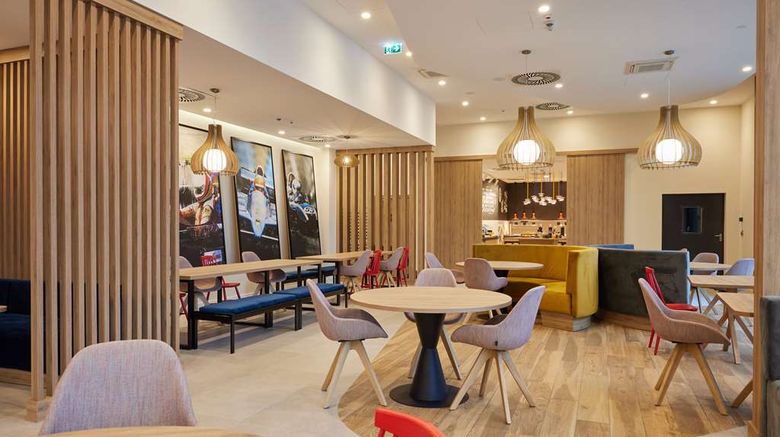 <b>Hampton by Hilton Poznan Swarzedz Lobby</b>. Images powered by <a href="https://iceportal.shijigroup.com/" title="IcePortal" target="_blank">IcePortal</a>.
