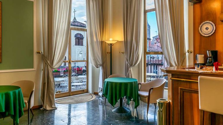<b>Hotel San Donato Restaurant</b>. Images powered by <a href="https://iceportal.shijigroup.com/" title="IcePortal" target="_blank">IcePortal</a>.