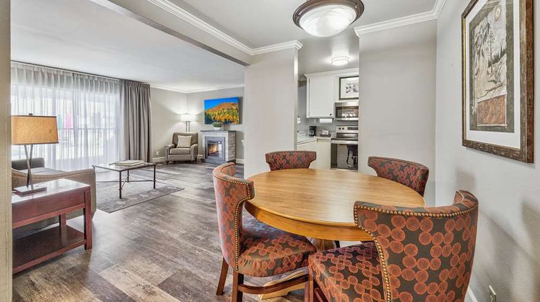 <b>Forest Suites Resort Pool</b>. Images powered by <a href="https://iceportal.shijigroup.com/" title="IcePortal" target="_blank">IcePortal</a>.