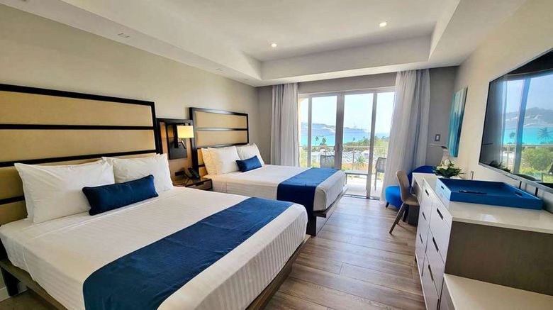 <b>Oceans at Divi Little Bay Room</b>. Images powered by <a href="https://iceportal.shijigroup.com/" title="IcePortal" target="_blank">IcePortal</a>.
