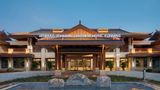 Howard Johnson by Wyndham LakeView Hotel Exterior