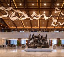 Howard Johnson by Wyndham LakeView Hotel Lobby