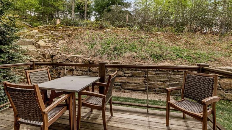 <b>The Preserve Sporting Club & Resort Room</b>. Images powered by <a href="https://iceportal.shijigroup.com/" title="IcePortal" target="_blank">IcePortal</a>.