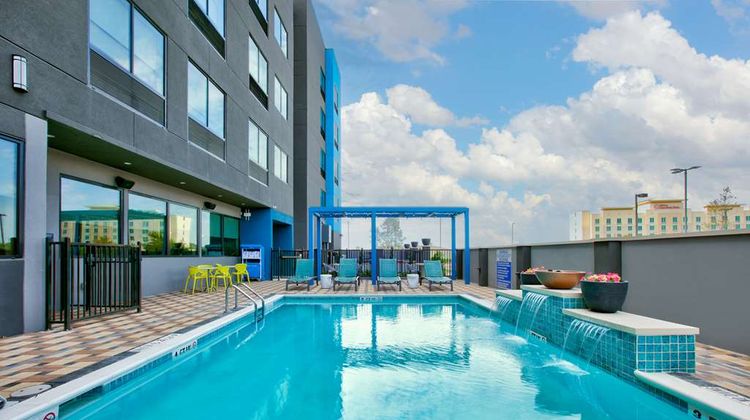 Tru by Hilton San Antonio at the Rim Pool