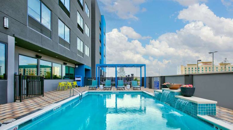<b>Tru by Hilton San Antonio at the Rim Pool</b>. Images powered by <a href="https://iceportal.shijigroup.com/" title="IcePortal" target="_blank">IcePortal</a>.