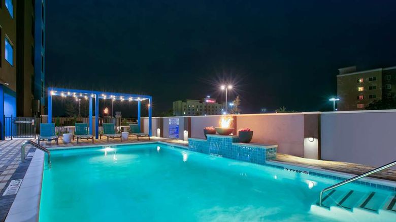 <b>Tru by Hilton San Antonio at the Rim Pool</b>. Images powered by <a href="https://iceportal.shijigroup.com/" title="IcePortal" target="_blank">IcePortal</a>.