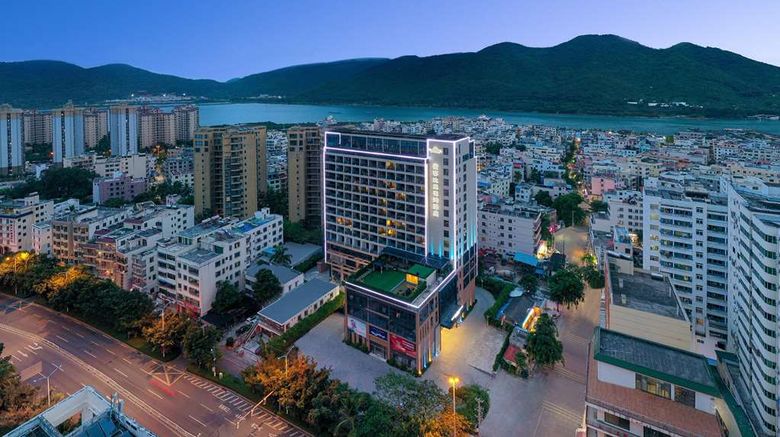 <b>Microtel by Wyndham Sanya Dadonghai Exterior</b>. Images powered by <a href="https://iceportal.shijigroup.com/" title="IcePortal" target="_blank">IcePortal</a>.